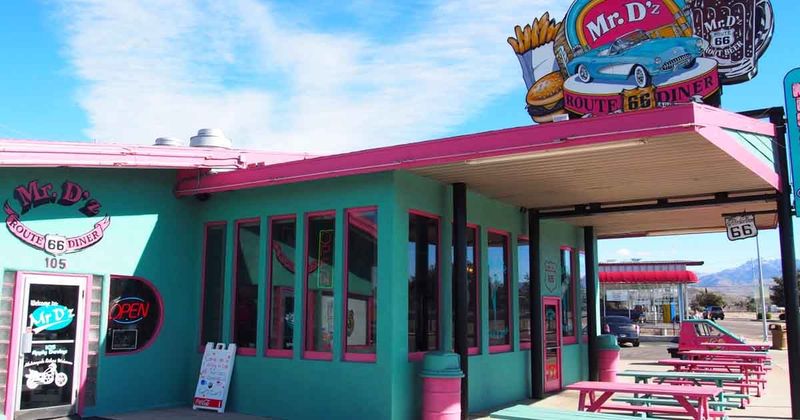 Mr. D'z Route 66 Diner: Kingman's Bright Pit Stop
