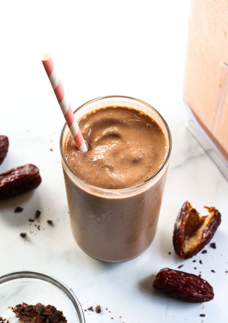 Date-Sweetened Chocolate Smoothie