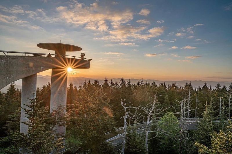 Gatlinburg, Tennessee: Misty Peaks and Playful Detours