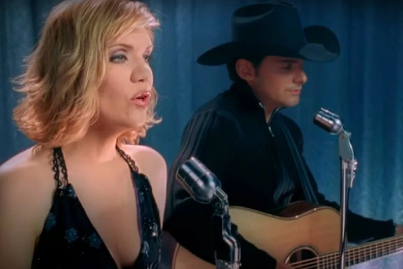 Whiskey Lullaby - Brad Paisley and Alison Krauss (2004)