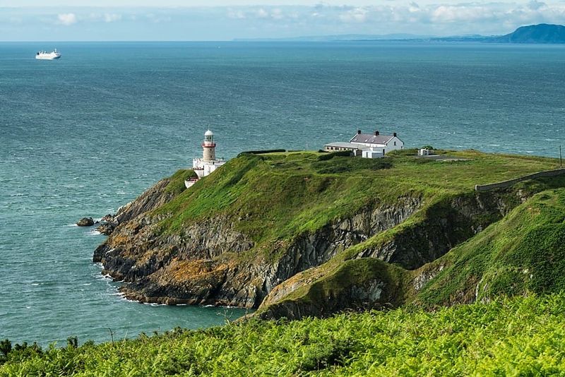 Howth Cliff Walk: A Coastal City Escape