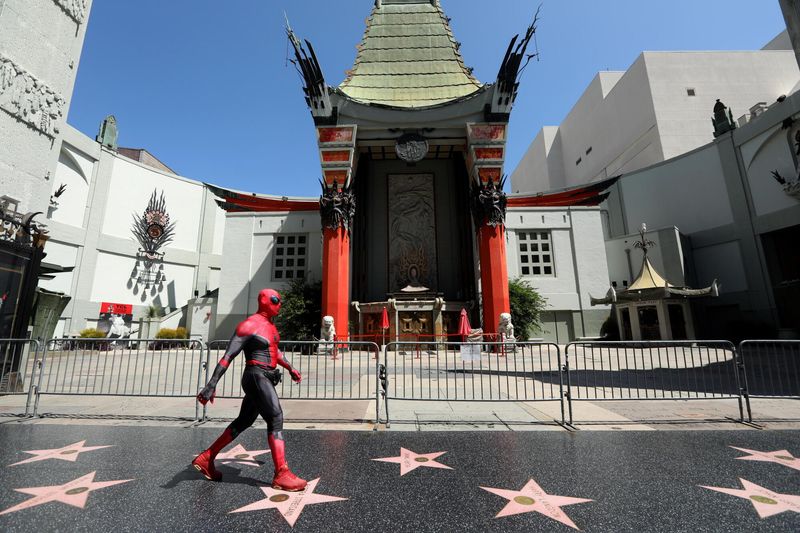 Hollywood Boulevard: Follow the Stars