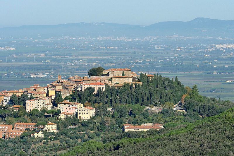 Castagneto Carducci: Hills Near the Coast
