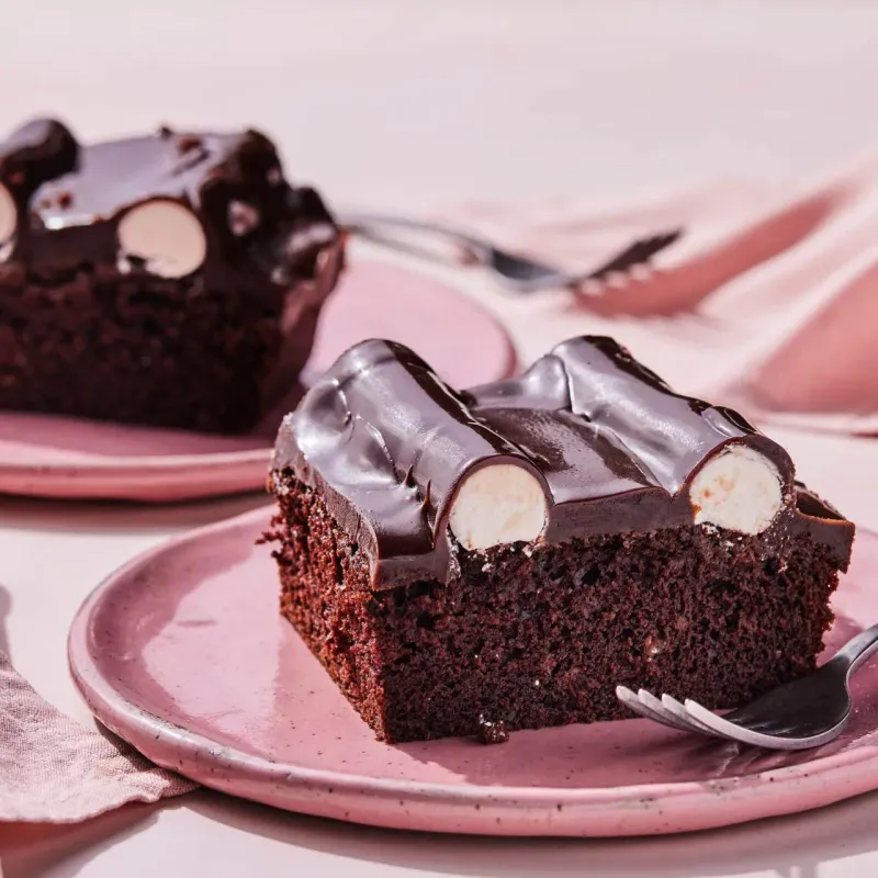 Bumpy Cake: Detroit's Frosting With a Surprise
