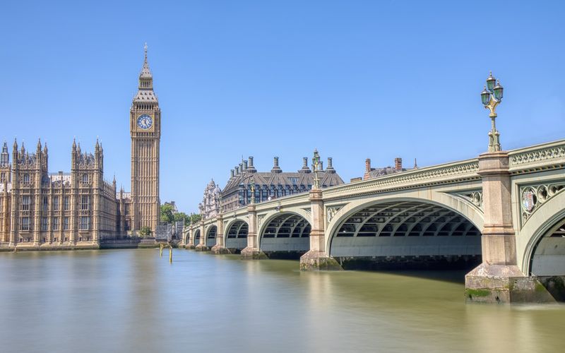 London, United Kingdom: Royal Sights and Riverside Walks