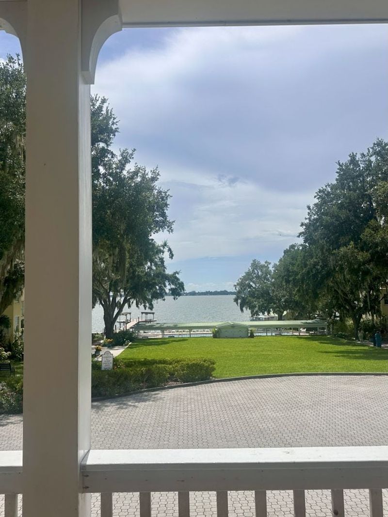 Mount Dora: Porch-Sitting With a Lake View