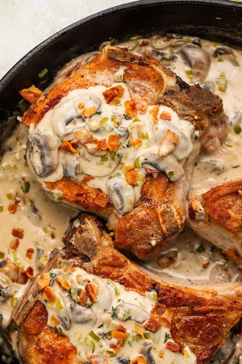 Pork Chops With Mushroom Gravy