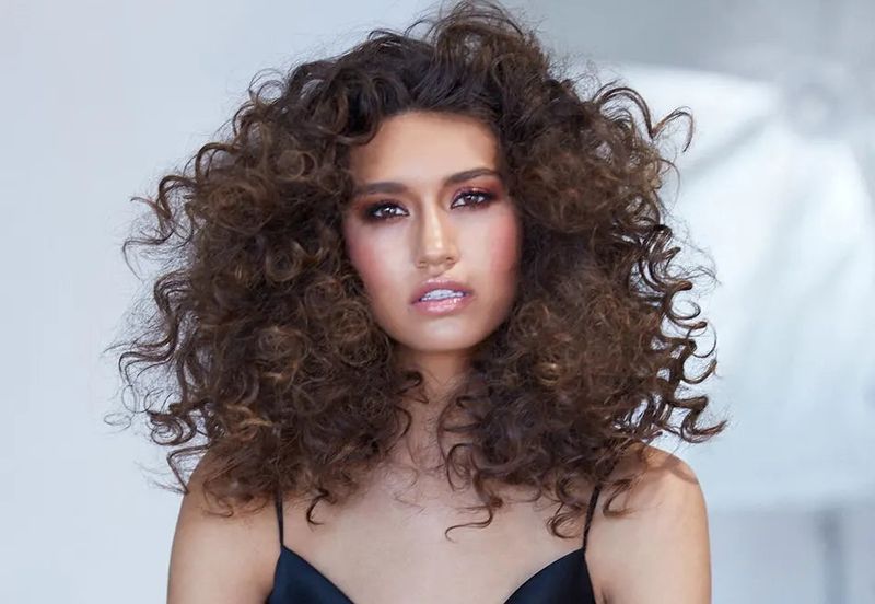 Disco Curls With Touchable Bounce