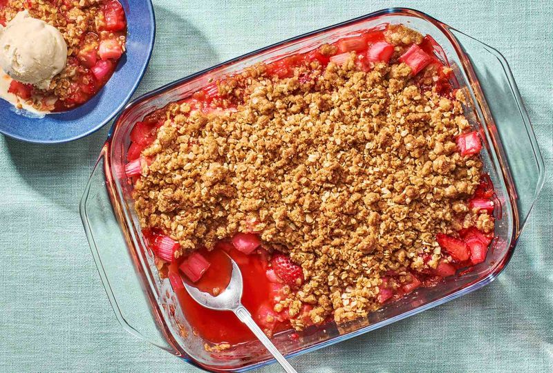 Old-Fashioned Rhubarb Crisp
