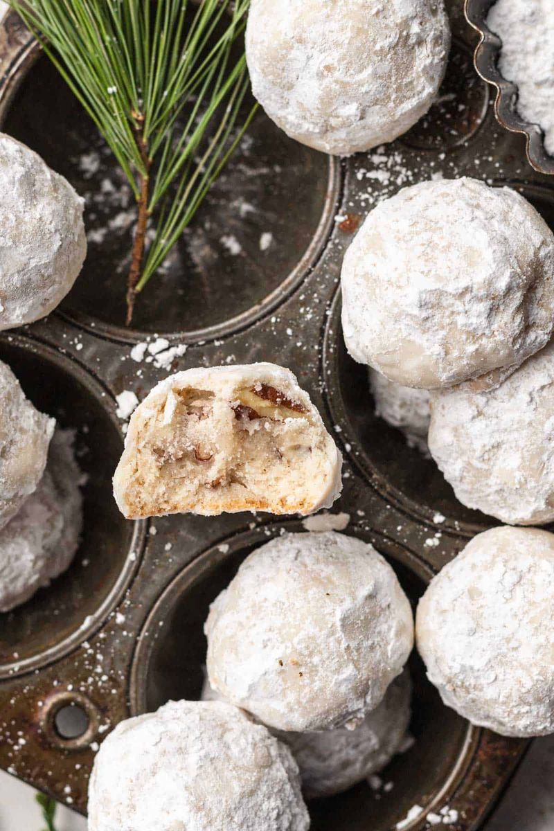 Snowball Cookies That Melt Away