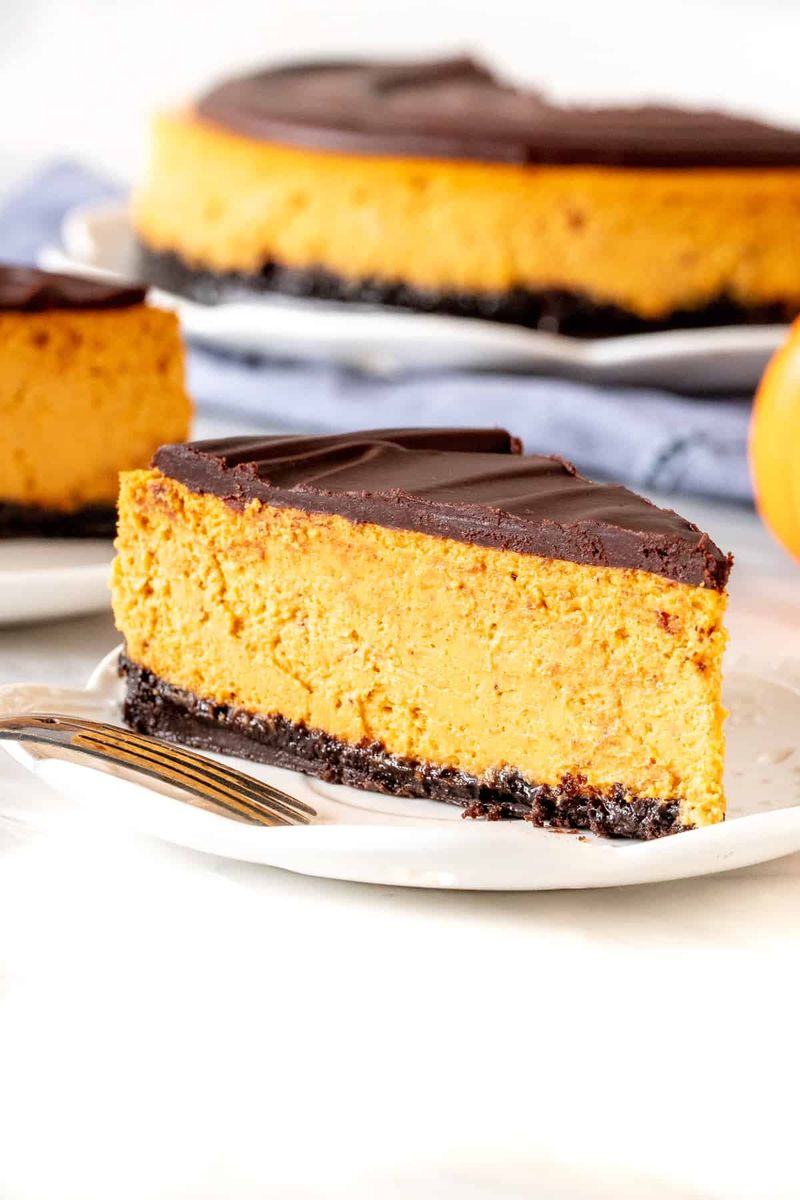 Pumpkin Cheesecake with Chocolate Crust