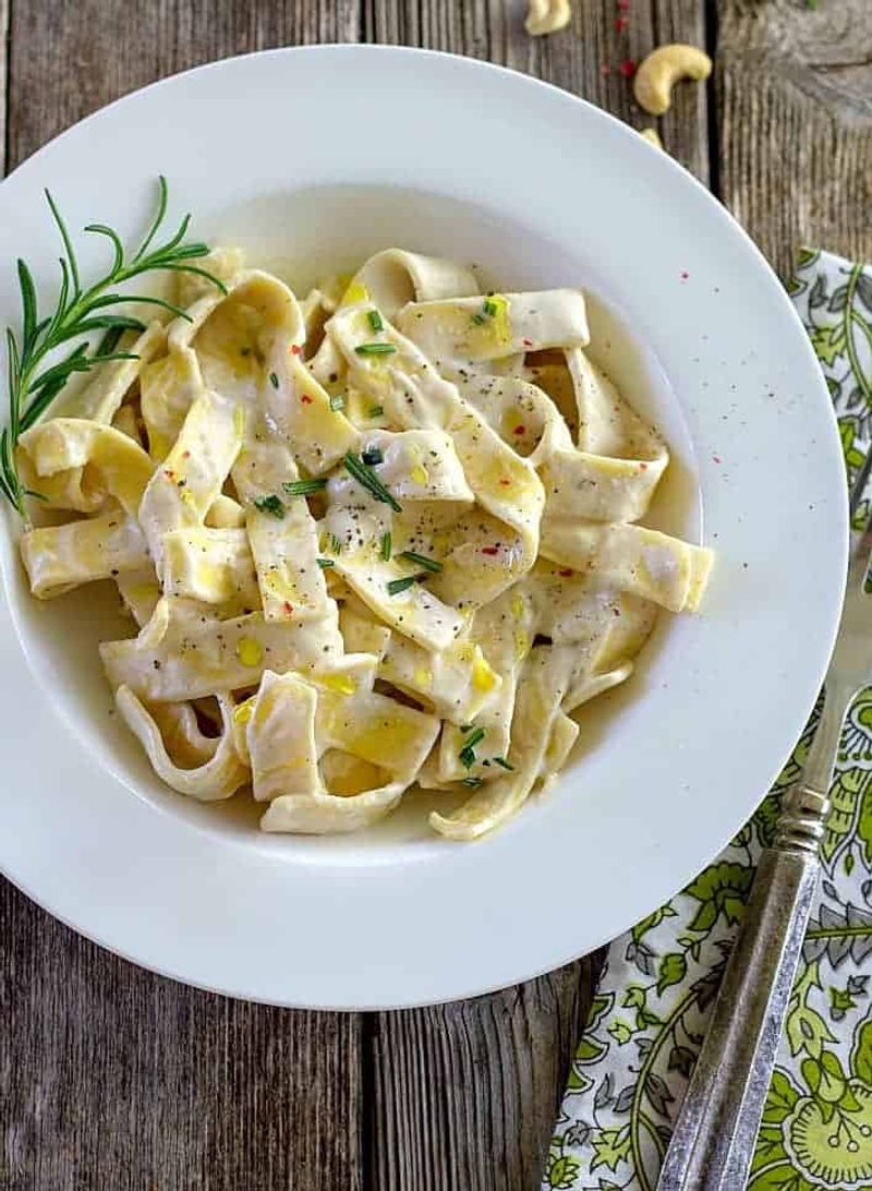 Creamy Cashew Alfredo Pasta