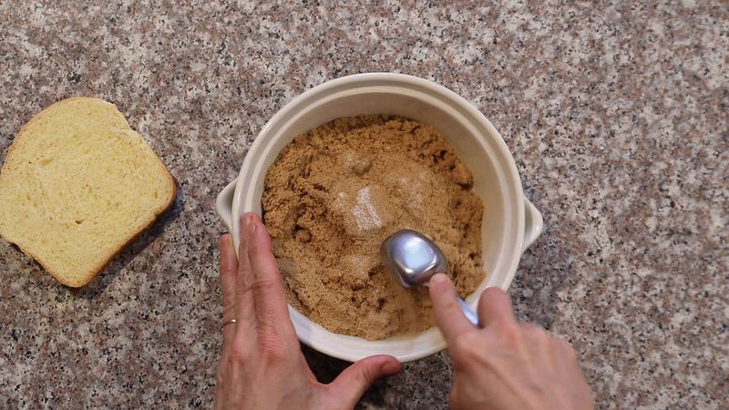 Bread Slice to Soften Brown Sugar