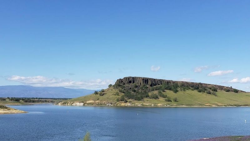 Black Butte Lake: Open Skies and Simple Shore Days