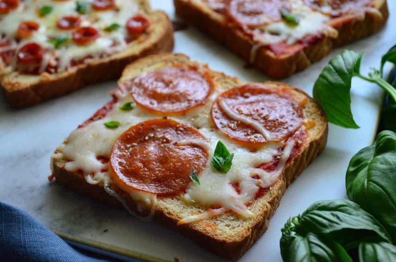 Mini Pizza Toasts