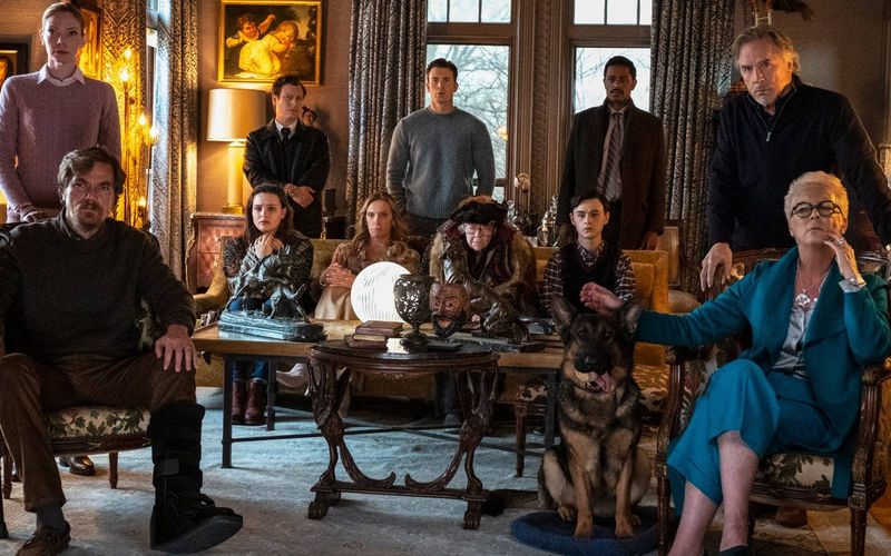 Ransom's Helpful Act Cracks in Knives Out (2019)