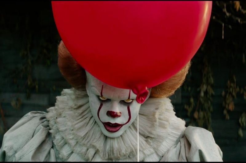 It (2017): Childhood Fears Grow Teeth