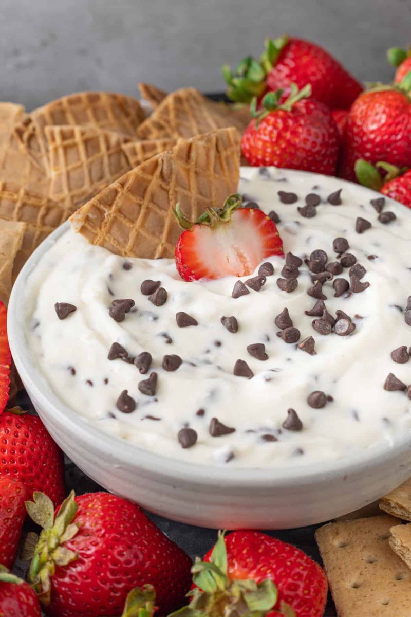 Sweet Ricotta Cannoli Dip