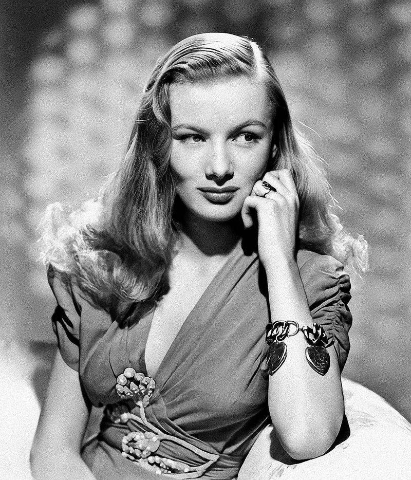 Veronica Lake: A Familiar Face, an Unfamiliar Singer