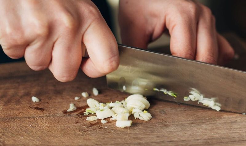 Smashing Garlic With Your Knife