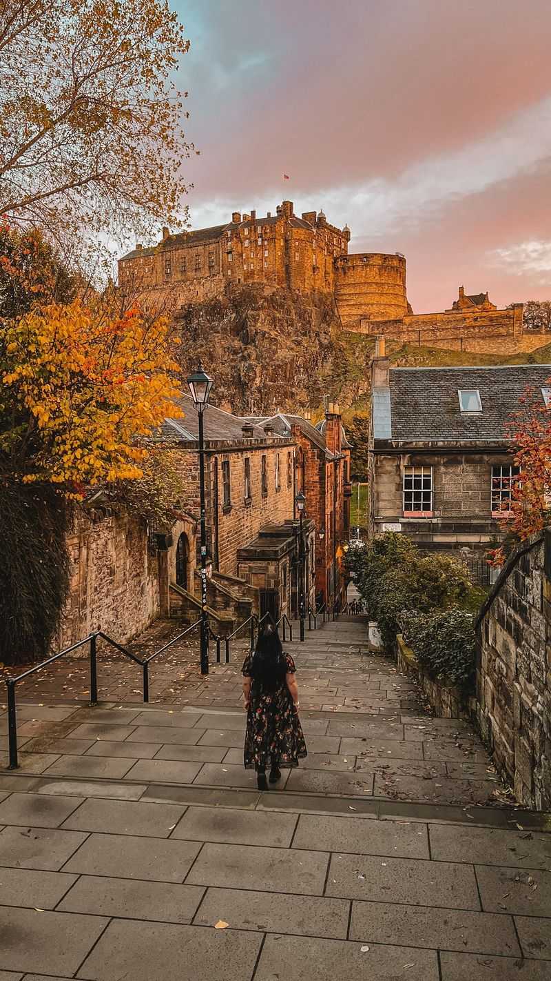 Edinburgh, Scotland: Follow the Castle Views