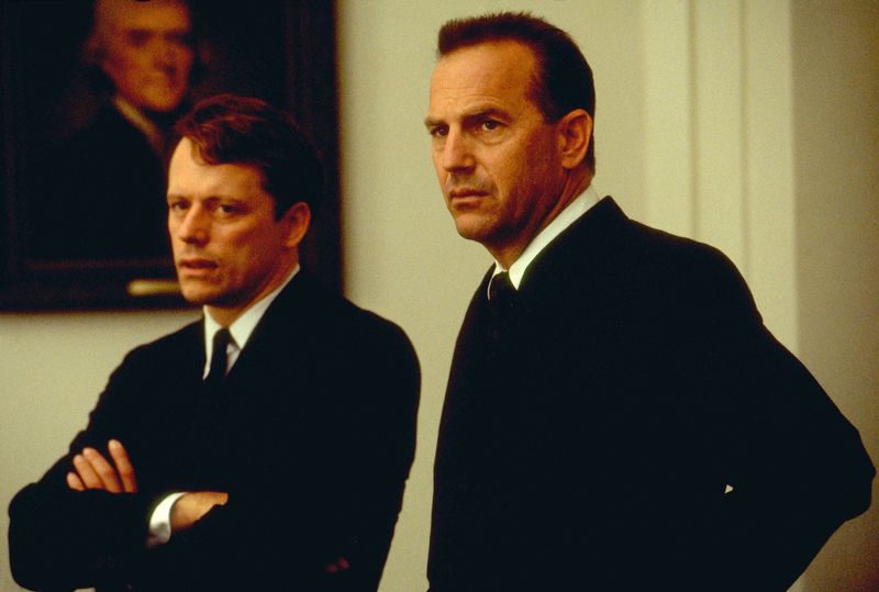 Thirteen Days (2000): Decisions at the Edge