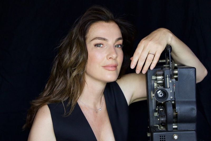 Ayelet Zurer: A Stage Path Through Service