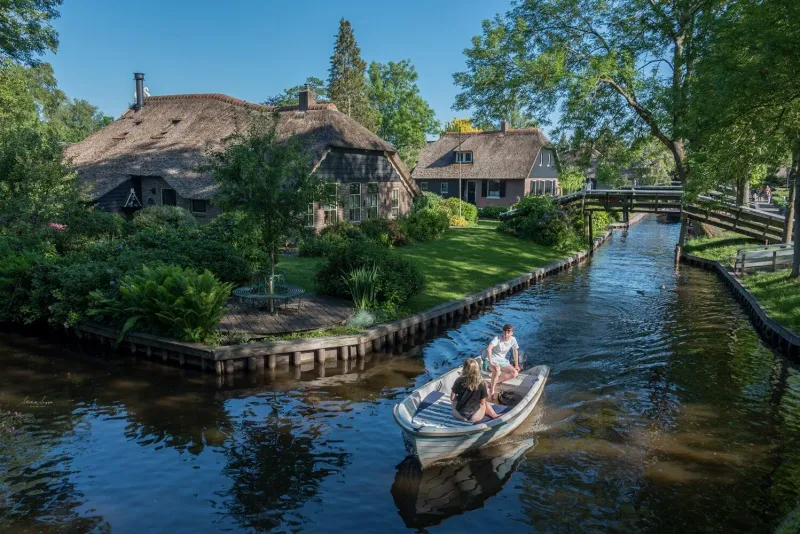 Giethoorn, Netherlands: Follow the Waterways