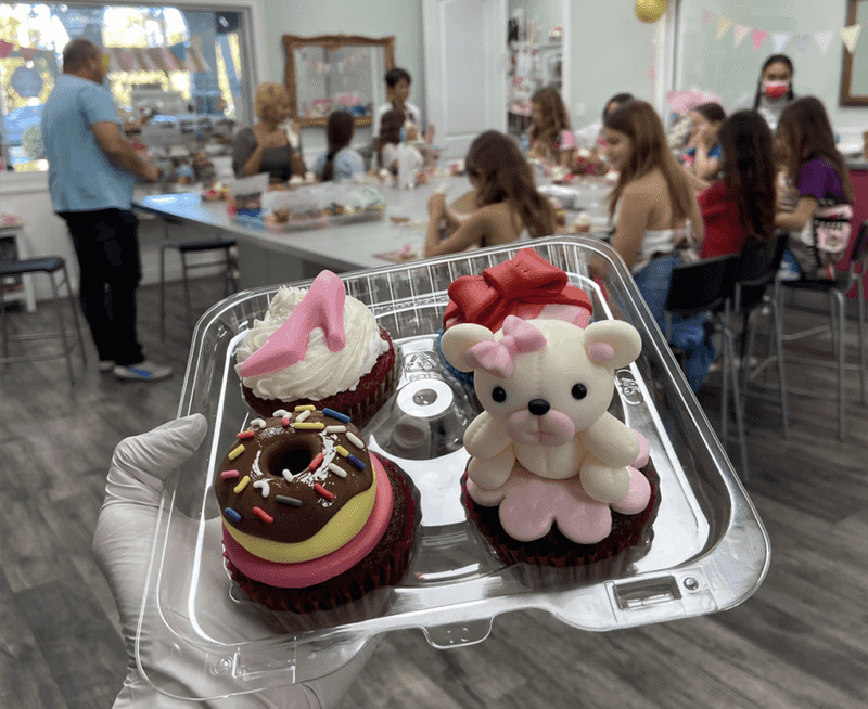 Cupcake Decorating Showdown