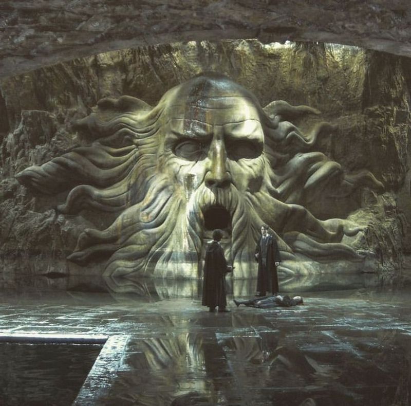 Harry Potter and the Chamber of Secrets (2002): Creepy Clues and Familiar Comfort