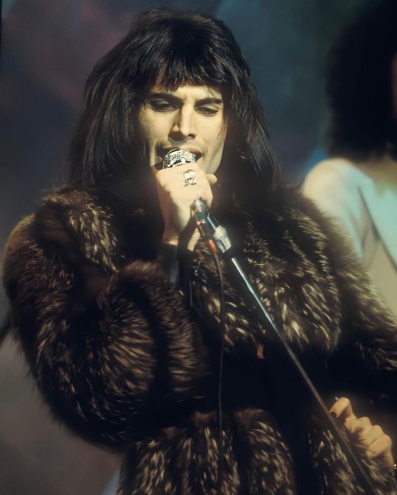 Killer Queen: Glamour With a Wink