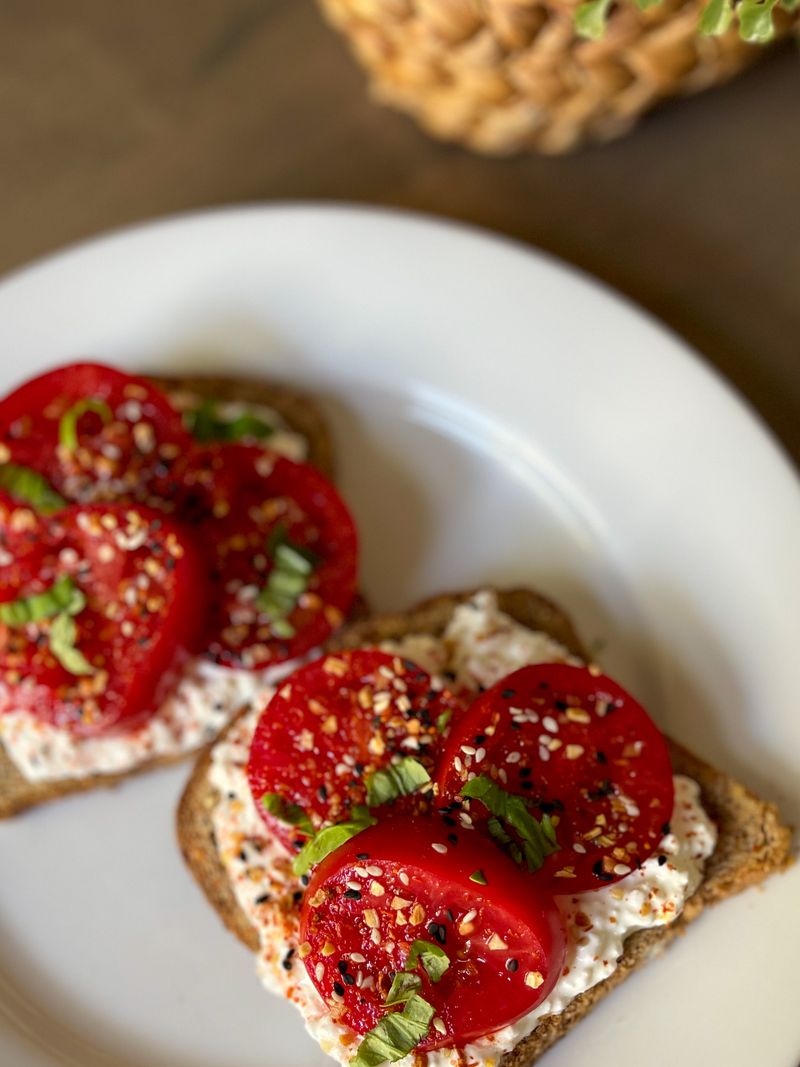 Cottage Cheese Toast with Tomatoes