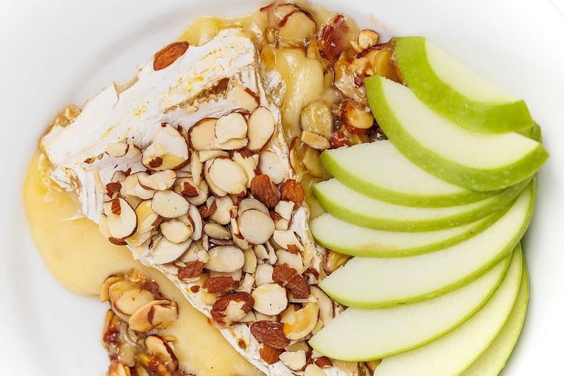 Baked Brie With Honey and Almonds