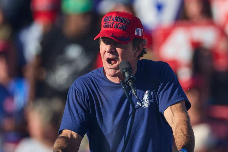 Dennis Quaid: Making His Case at a Rally