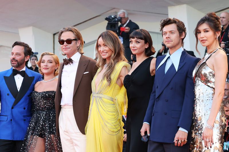 Don't Worry Darling (2022): Headlines Took Center Stage