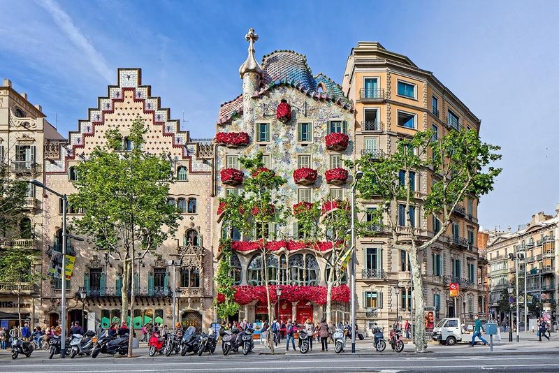 Passeig de Gràcia: Barcelona's Open-Air Design Gallery
