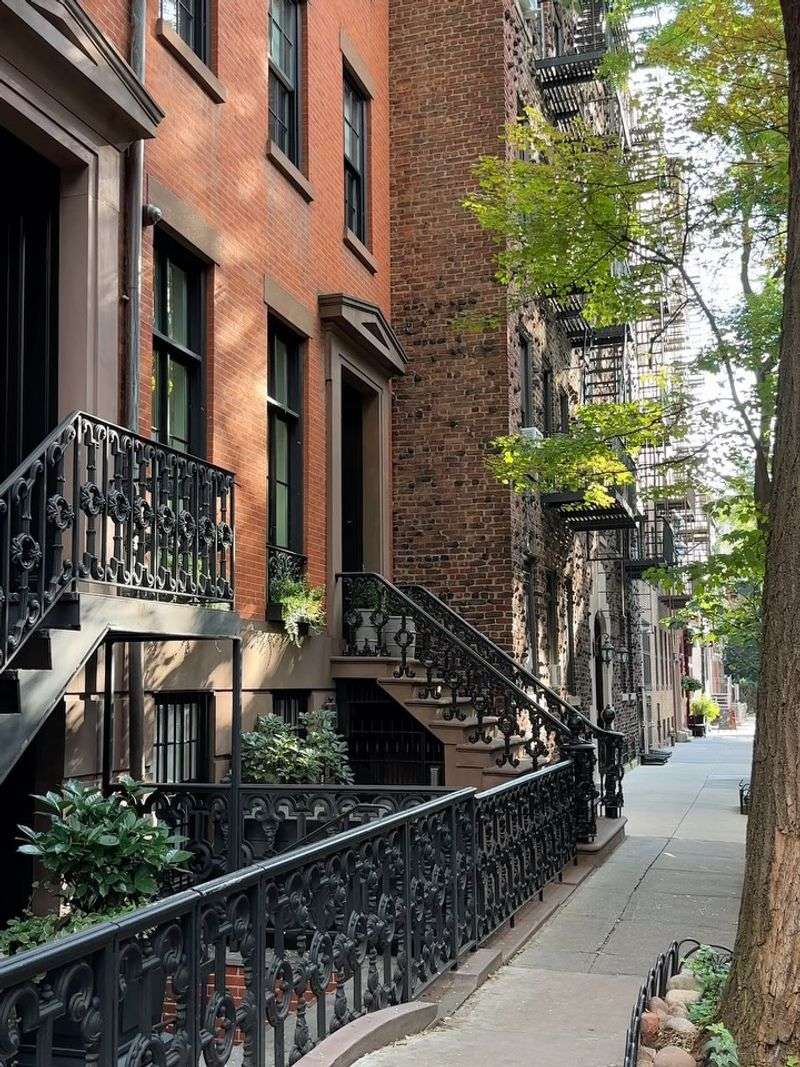 New York City, USA: Follow the Neighborhood Rhythm