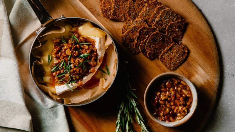 Baked Brie With Honey and Walnuts