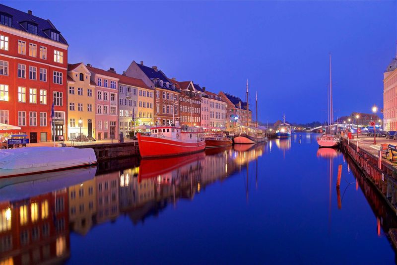 Nyhavn: Copenhagen in Full Color