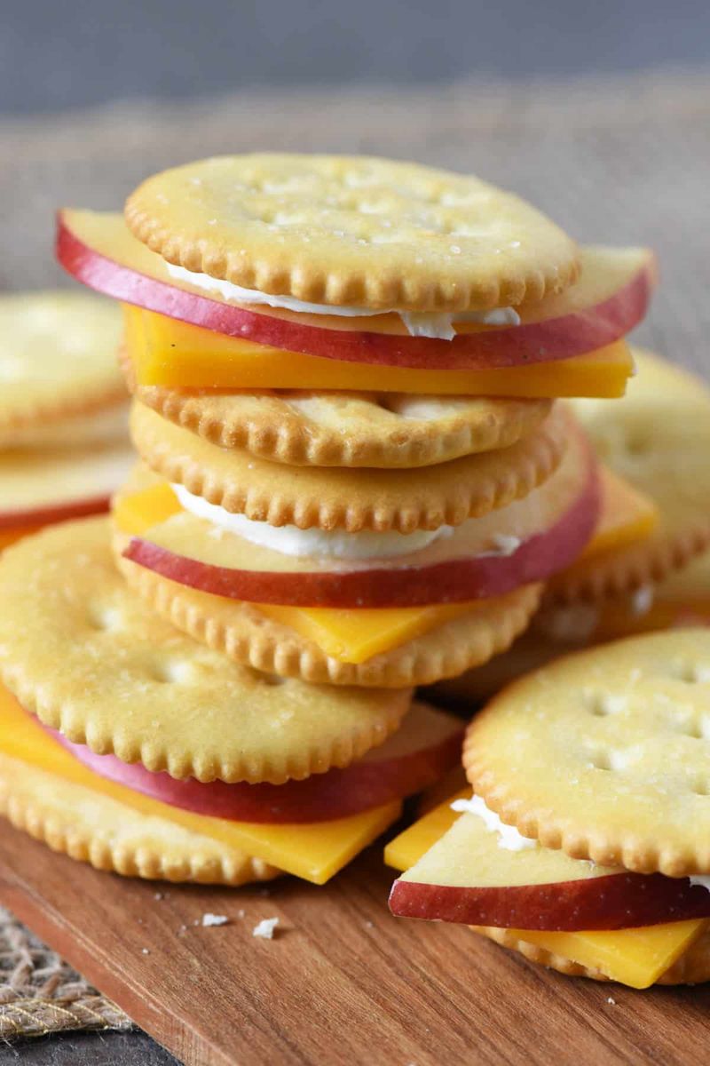 Apple Slices With Cheese