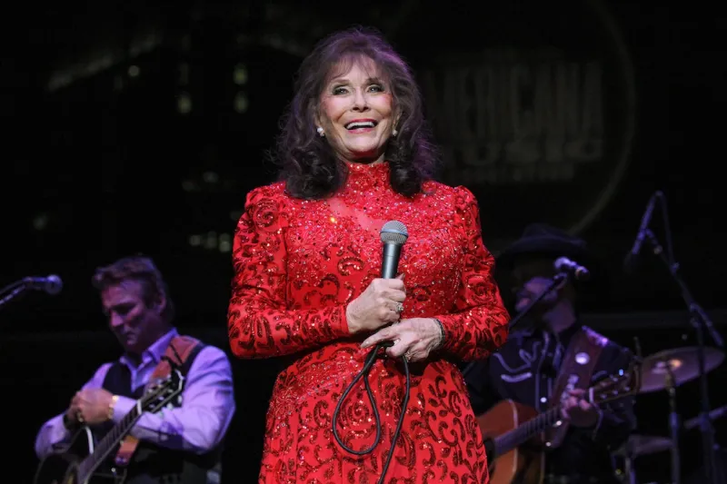 Loretta Lynn: Plain Talk With Plenty of Fire