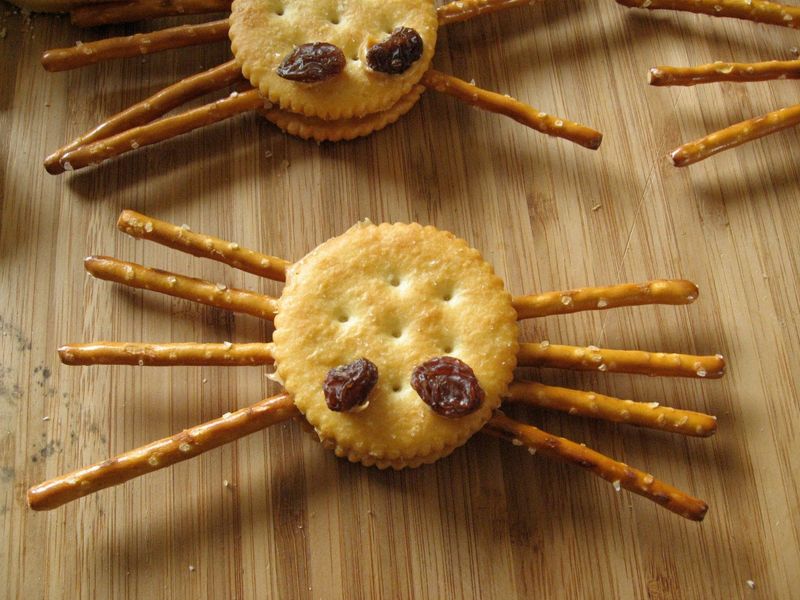 Spooky Spider Crackers