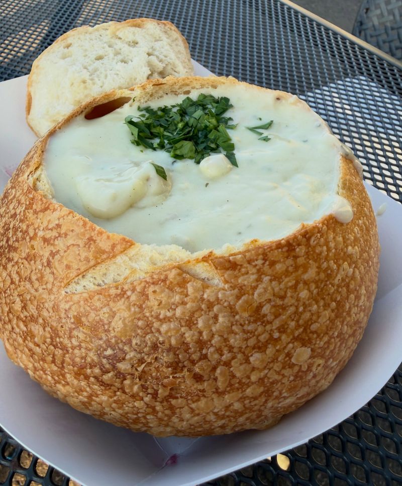 San Francisco: Chowder in a Sourdough Bowl
