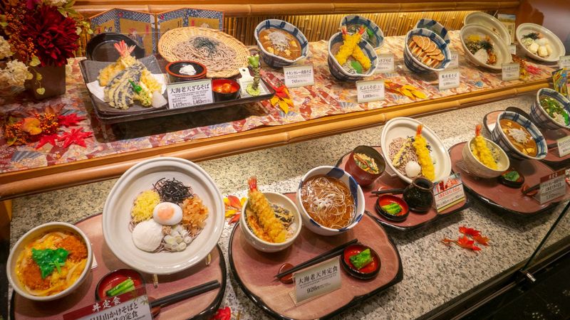 Use Food Displays to Order With Confidence
