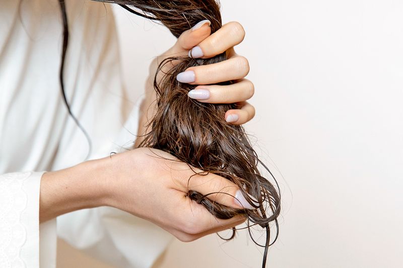 Wet Hair Gives You a Cold
