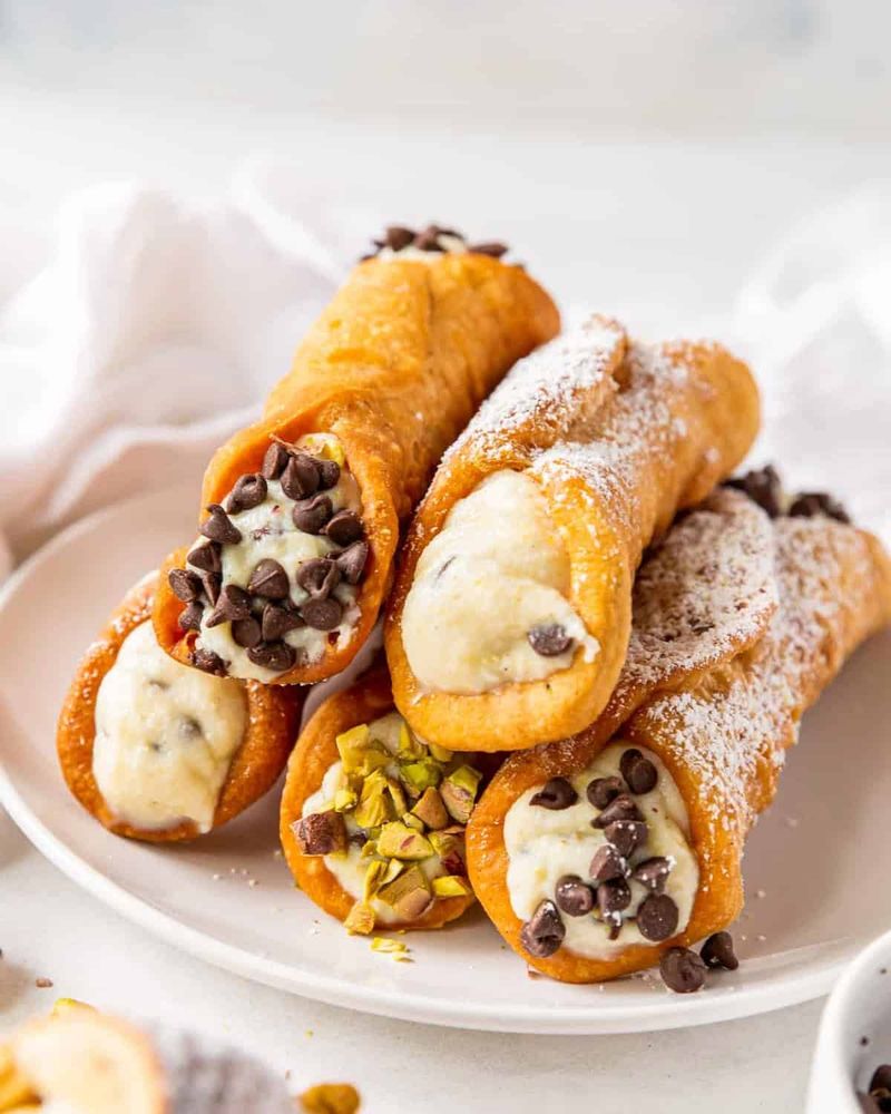 Classic Italian Cannoli