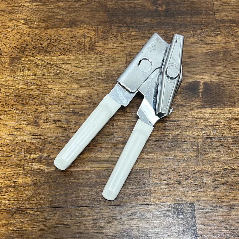 Manual Can Openers Ready for Anything