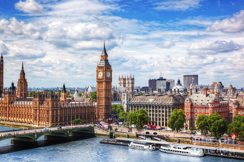 London, United Kingdom: Royal Sights and Riverside Walks