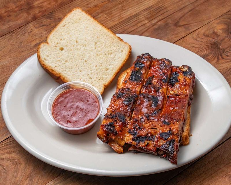 Fat Matt's Rib Shack: Atlanta's Bread-and-Bones Classic