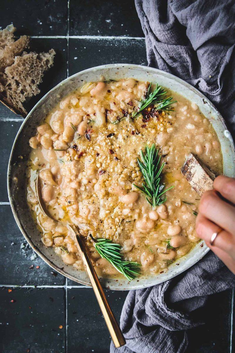 Garlicky Braised White Beans